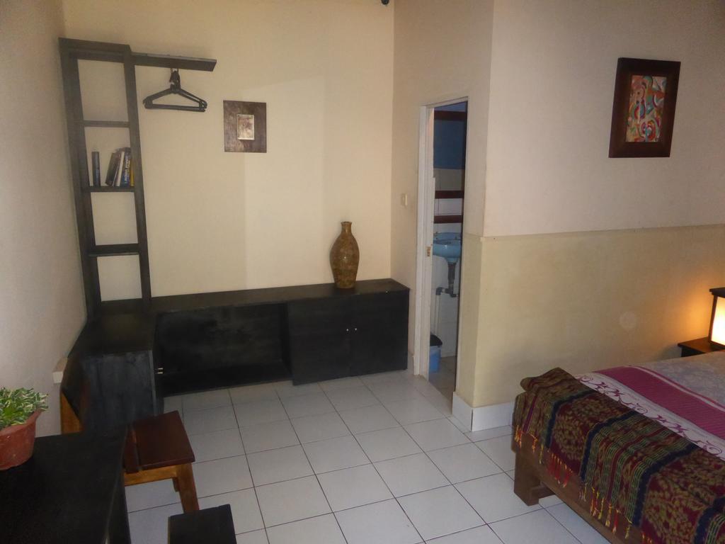 La Casa Homestay Senggigi Esterno foto
