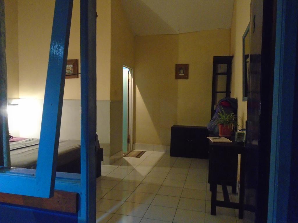 La Casa Homestay Senggigi Esterno foto