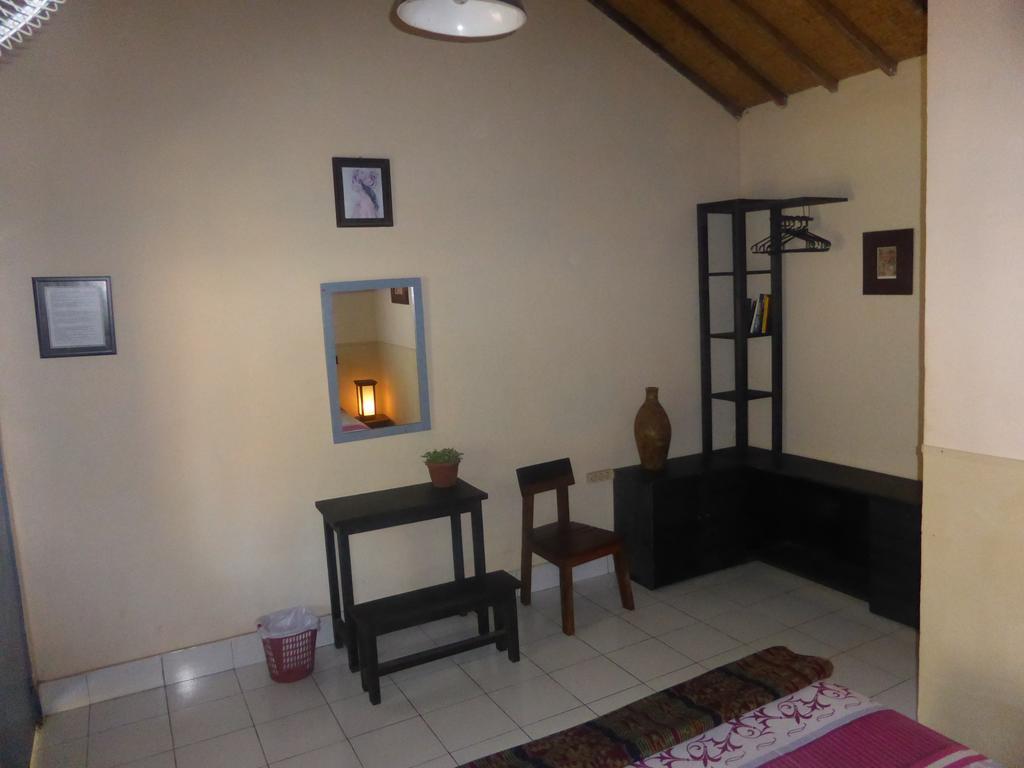 La Casa Homestay Senggigi Esterno foto