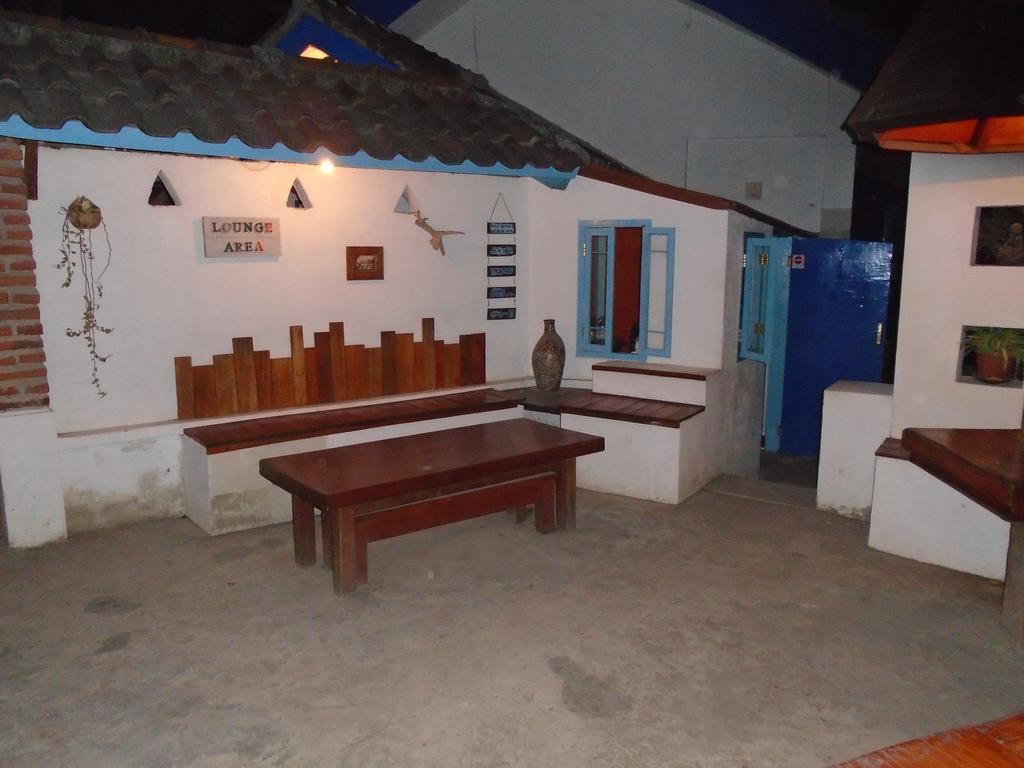 La Casa Homestay Senggigi Esterno foto