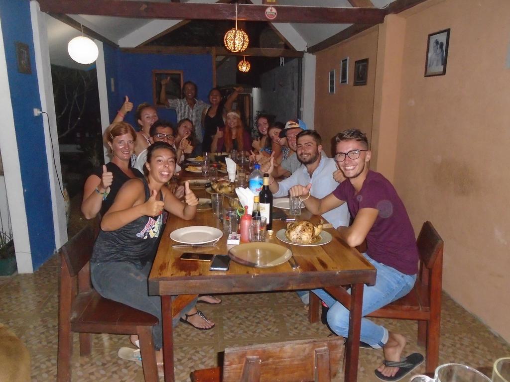 La Casa Homestay Senggigi Esterno foto