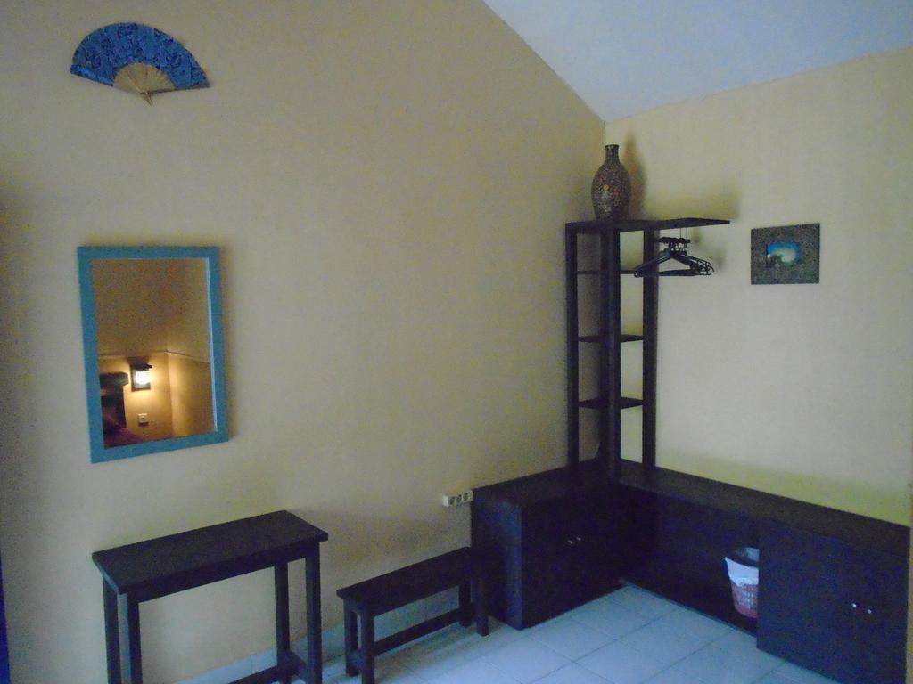 La Casa Homestay Senggigi Esterno foto