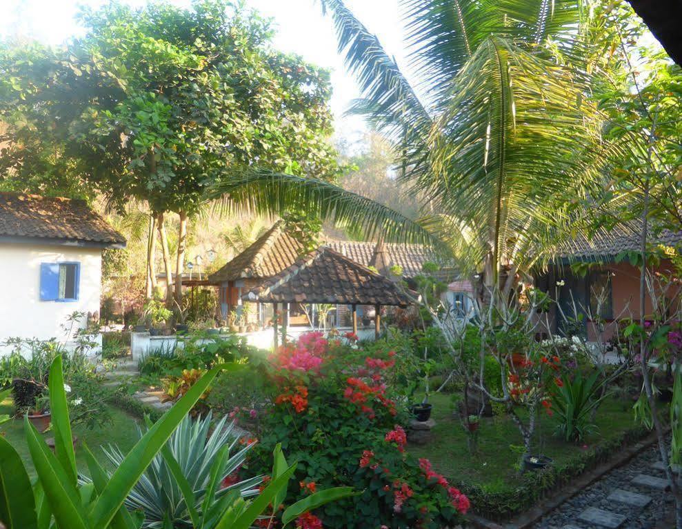 La Casa Homestay Senggigi Esterno foto