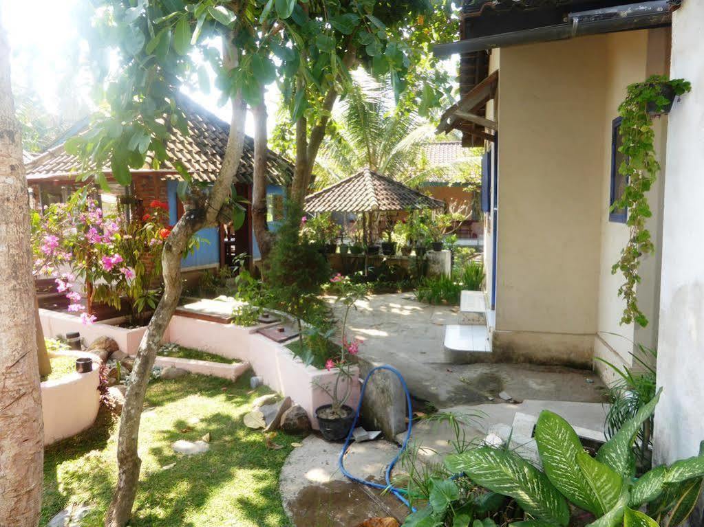 La Casa Homestay Senggigi Esterno foto