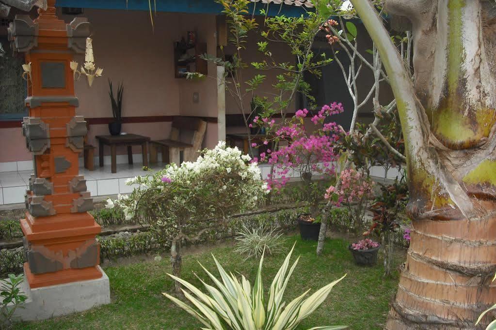 La Casa Homestay Senggigi Esterno foto
