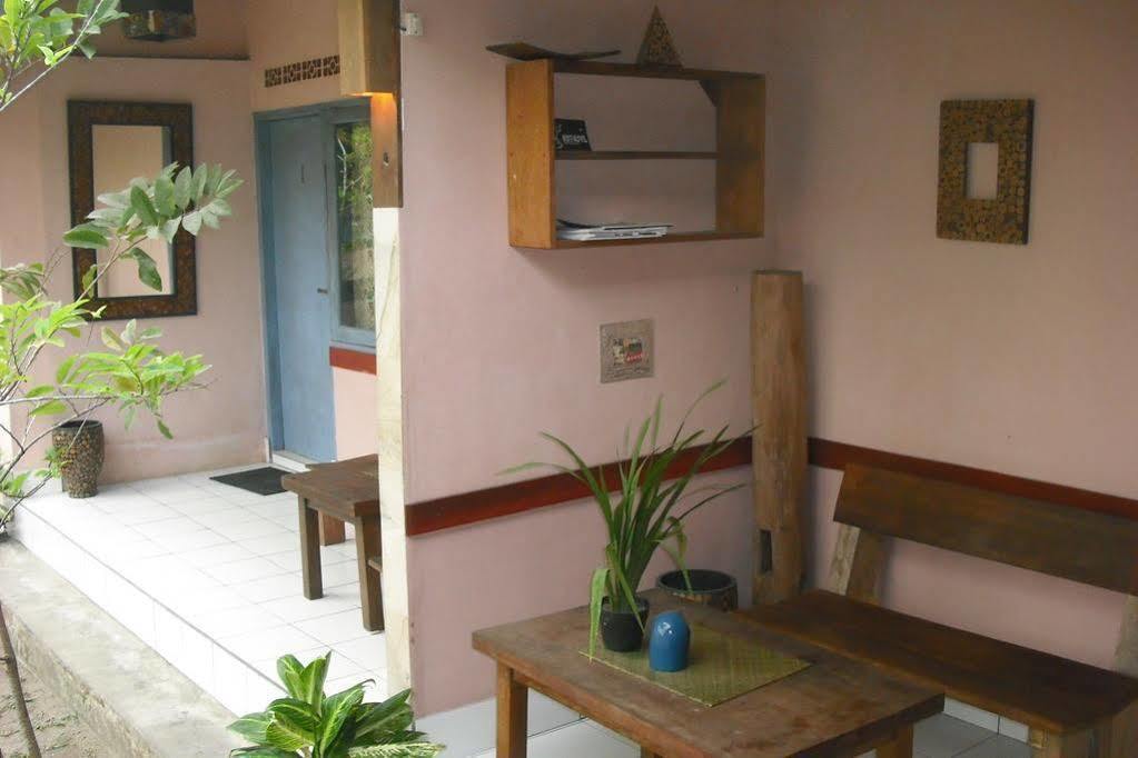 La Casa Homestay Senggigi Esterno foto