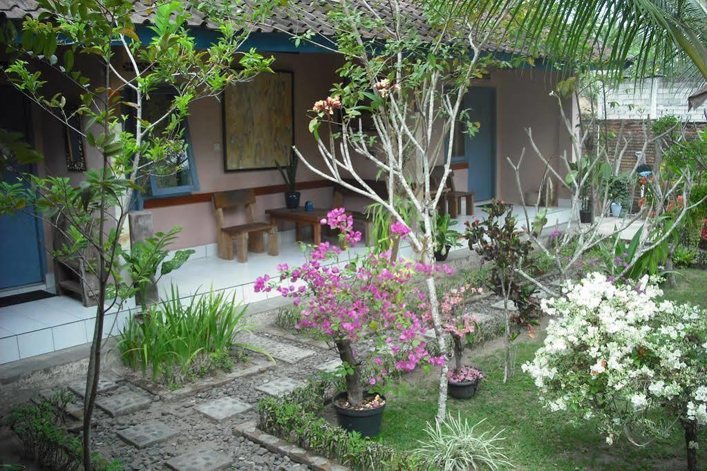 La Casa Homestay Senggigi Esterno foto