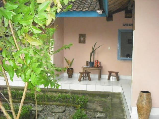 La Casa Homestay Senggigi Esterno foto