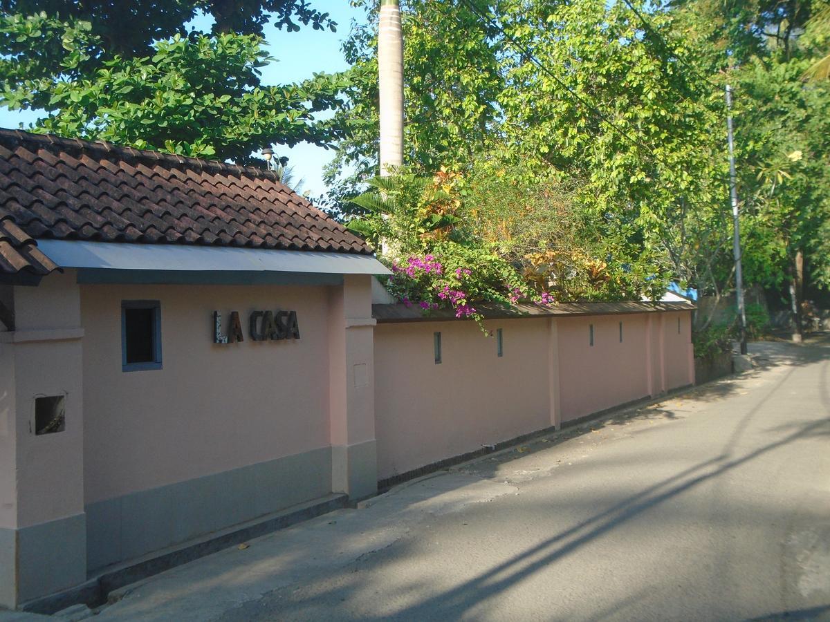 La Casa Homestay Senggigi Esterno foto