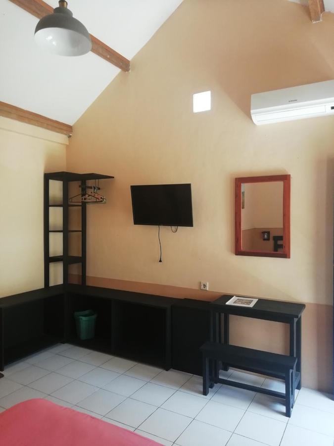 La Casa Homestay Senggigi Esterno foto
