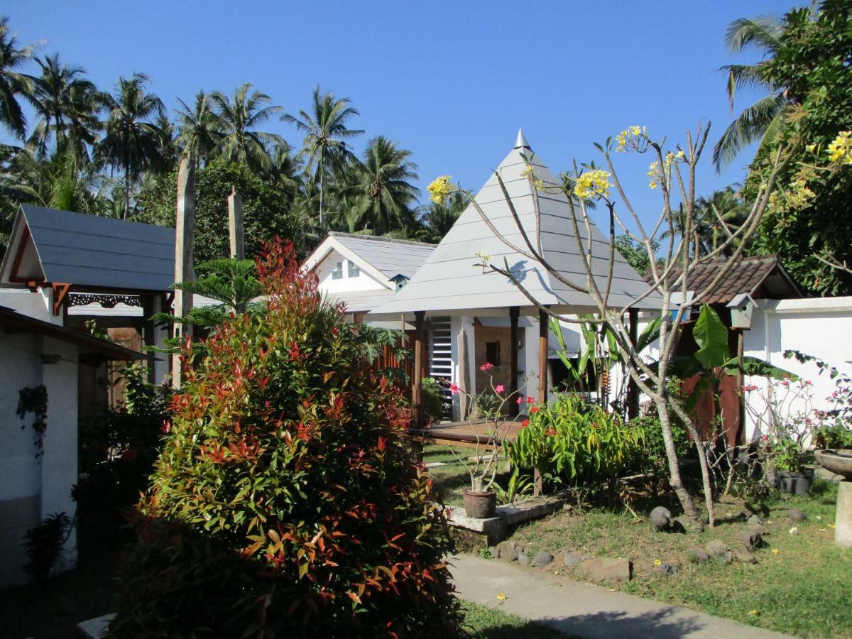 La Casa Homestay Senggigi Esterno foto