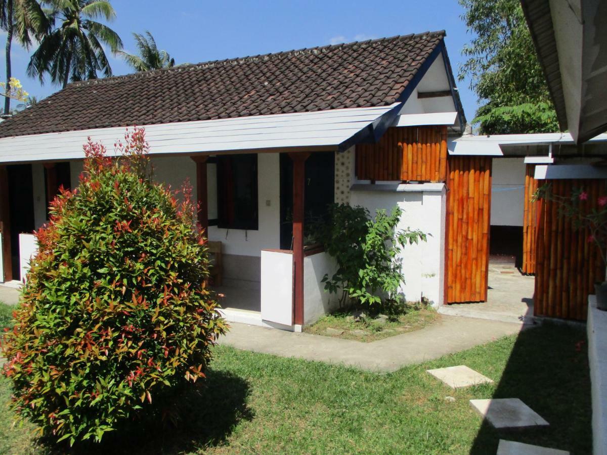 La Casa Homestay Senggigi Esterno foto