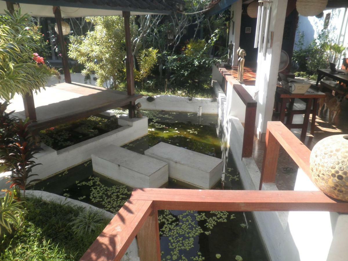 La Casa Homestay Senggigi Esterno foto