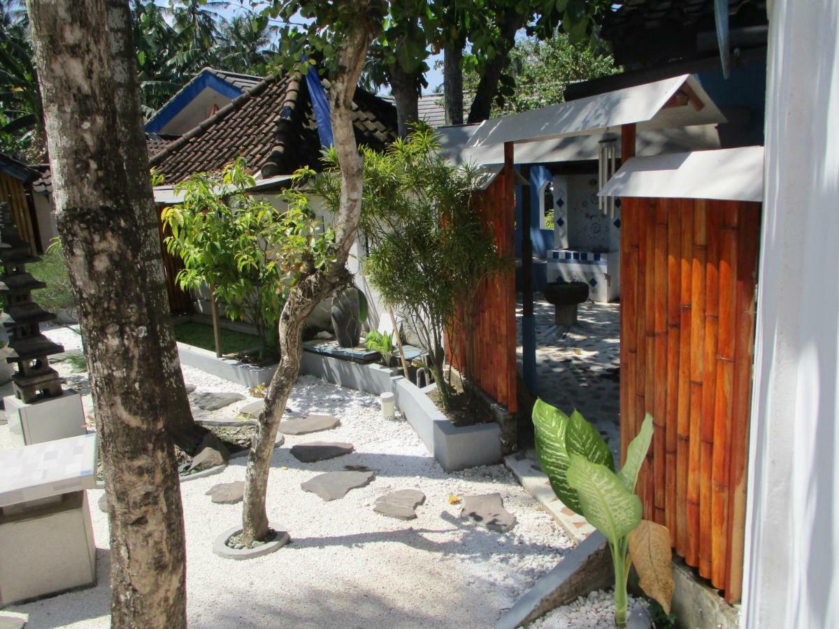 La Casa Homestay Senggigi Esterno foto