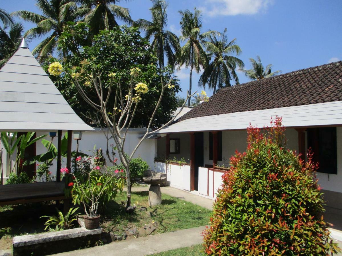 La Casa Homestay Senggigi Esterno foto