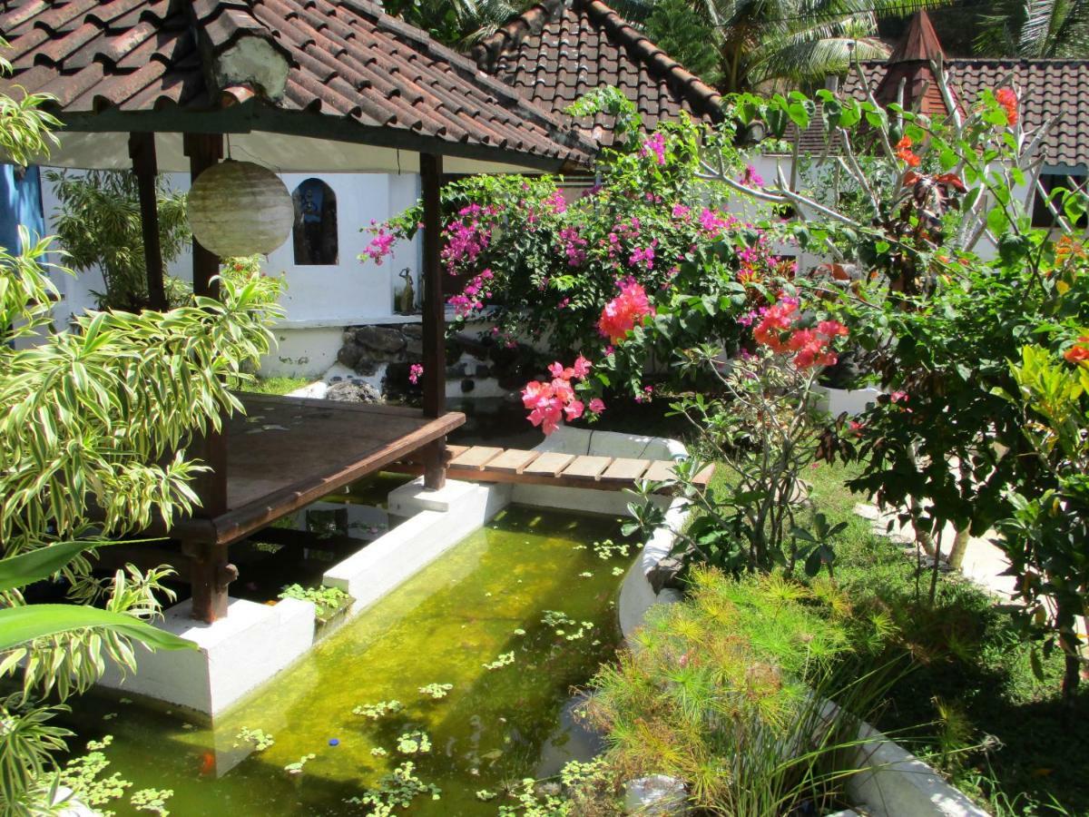La Casa Homestay Senggigi Esterno foto