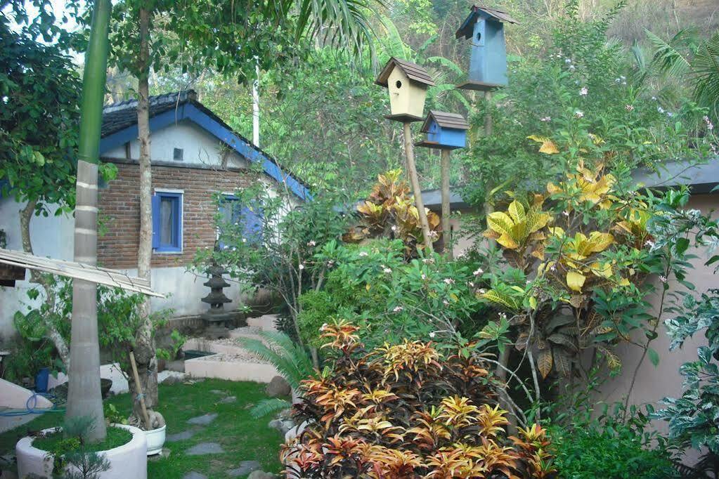La Casa Homestay Senggigi Esterno foto